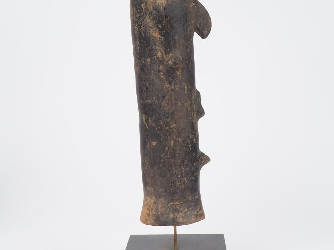 Tête Bura, Niger  Terre-cuite à engobe noir H. 25 cm Tête funéraire po