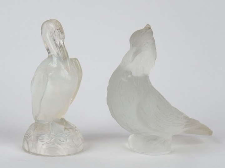 VERLYS.  "le pélican" Sujet en verre opalescent Signé H. 11 cm VERLYS.