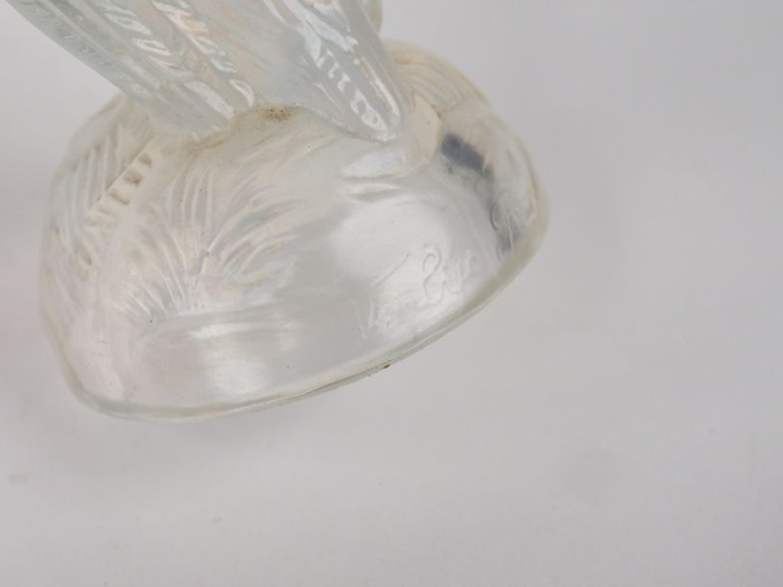 VERLYS.  "le pélican" Sujet en verre opalescent Signé H. 11 cm VERLYS.