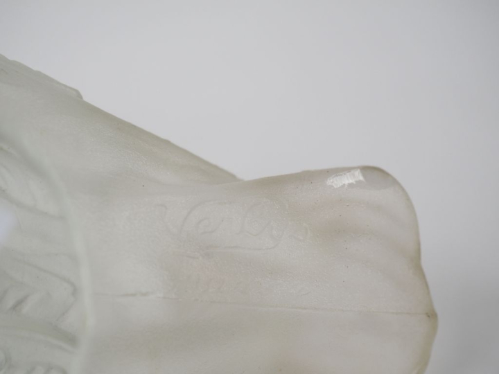 VERLYS.  "le pélican" Sujet en verre opalescent Signé H. 11 cm VERLYS.