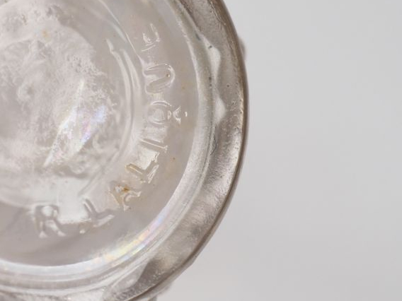 R. LALIQUE. "moineau"  Sujet en cristal moulé  Signé  H. 9 cm (égrenur