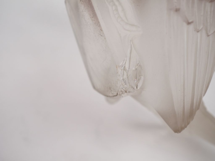 R. LALIQUE. "moineau"  Sujet en cristal moulé  Signé  H. 9 cm (égrenur