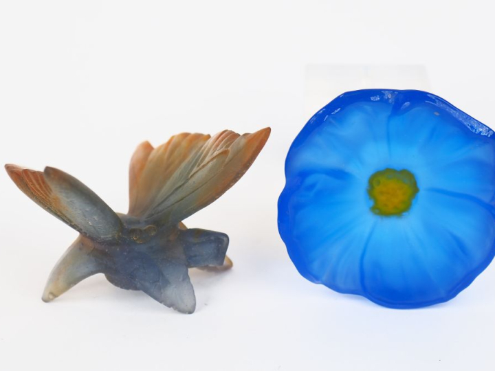 Sujet en pâte de verre polychrome "papillon" gravé Nancy 2008. H. 8,5 