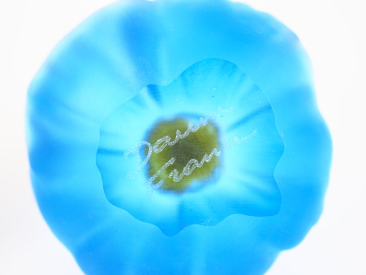 Sujet en pâte de verre polychrome "papillon" gravé Nancy 2008. H. 8,5 