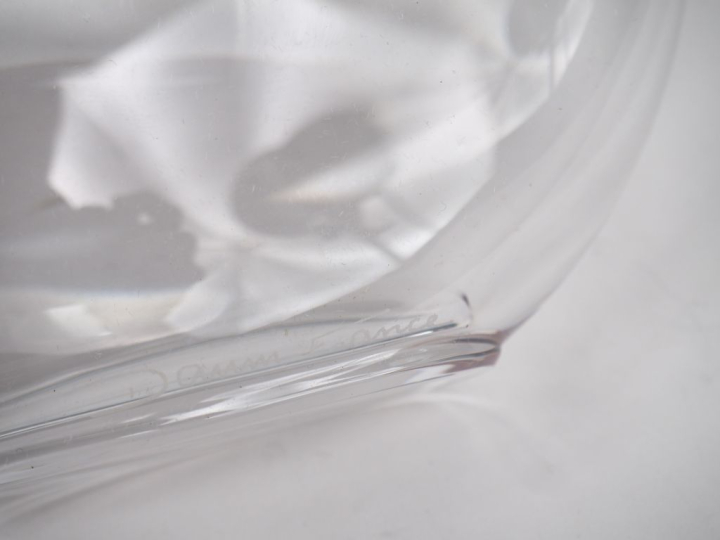 DAUM. France.  Grand flacon en pâte de verre, cristal et métal doré, b