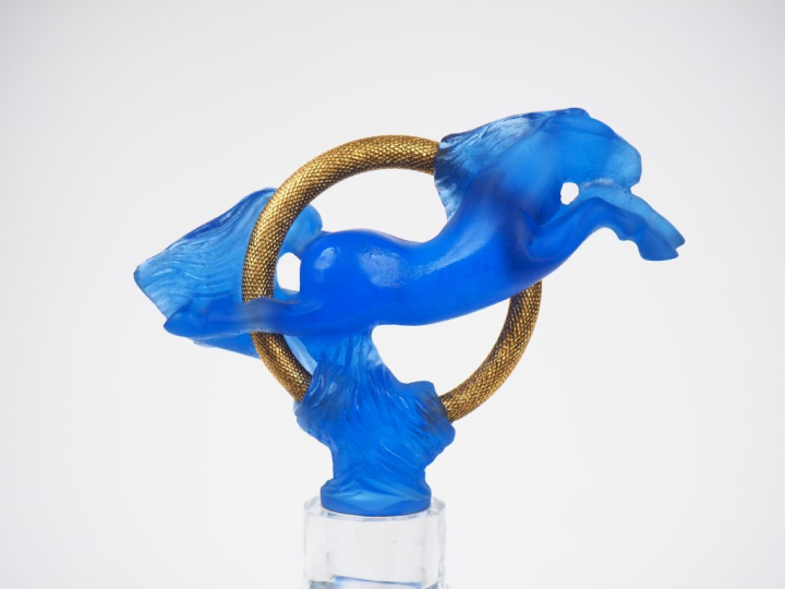 DAUM. France.  Grand flacon en pâte de verre, cristal et métal doré, b