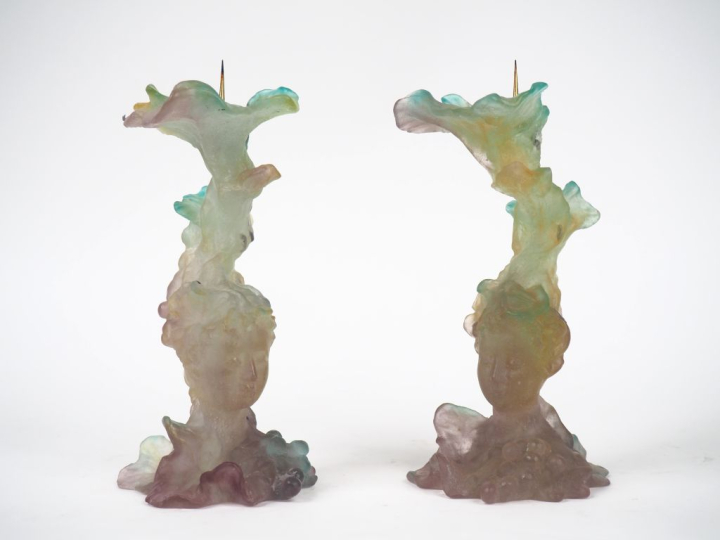 DAUM France.  Paire de bougeoirs "Bacchus pastel" en pâte de verre, à 