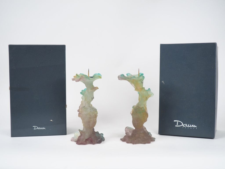 DAUM France.  Paire de bougeoirs "Bacchus pastel" en pâte de verre, à 
