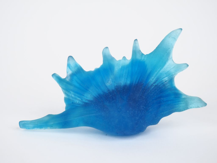 Sujet en pâte de verre bleue "coquillage" gravée Nancy 2008 Largeur : 