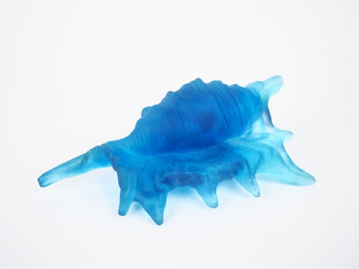 Sujet en pâte de verre bleue "coquillage" gravée Nancy 2008 Largeur : 