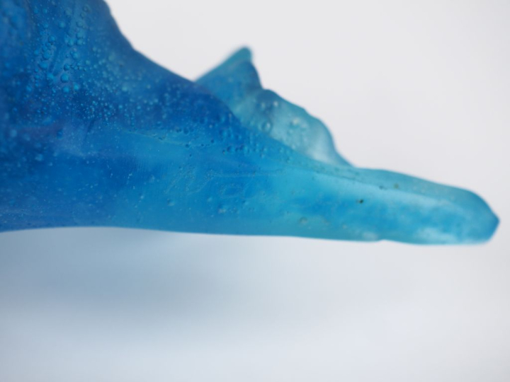 Sujet en pâte de verre bleue "coquillage" gravée Nancy 2008 Largeur : 