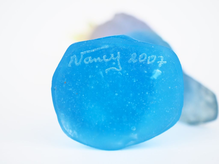 Sujet en pâte de verre polychrome "cacaotès" gravé Nancy 2007.  H. 15,