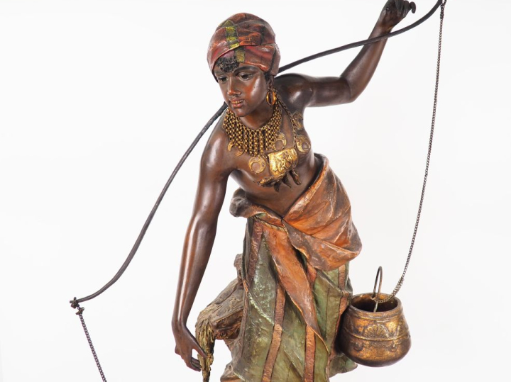 GOLDSHEIDER. (attribué à) "Jeune mauresque" Grande sculpture en stuc p