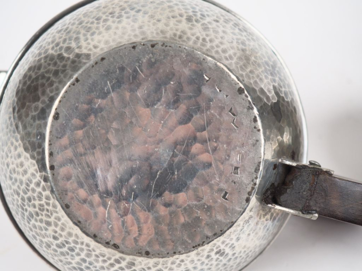 Service égoiste Art Déco en étain et étain martelé, trois pièces , pri