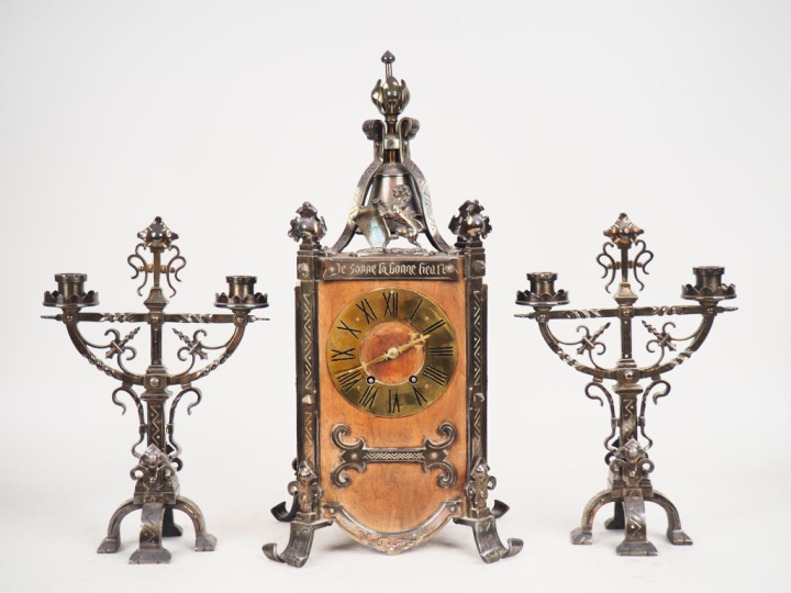 Garniture de cheminée de style Renaissance en bronze argenté et bois c