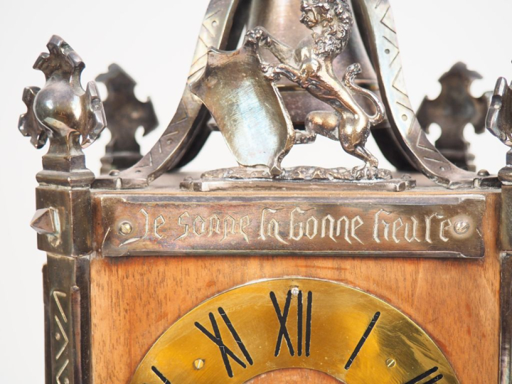 Garniture de cheminée de style Renaissance en bronze argenté et bois c