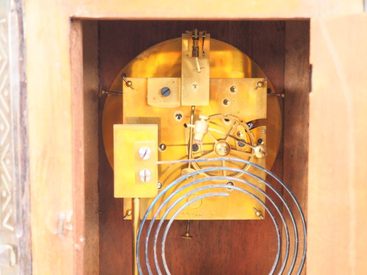 Garniture de cheminée de style Renaissance en bronze argenté et bois c