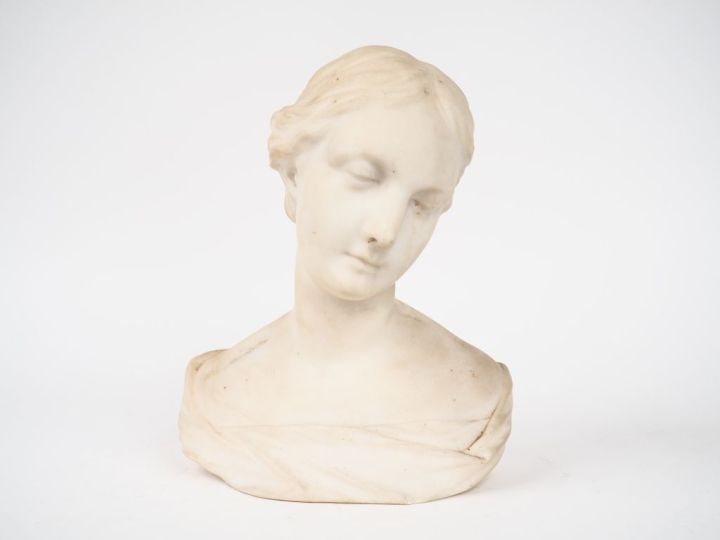 Ecole française XIXème.  "portrait de jeune fille en buste". Sculpture