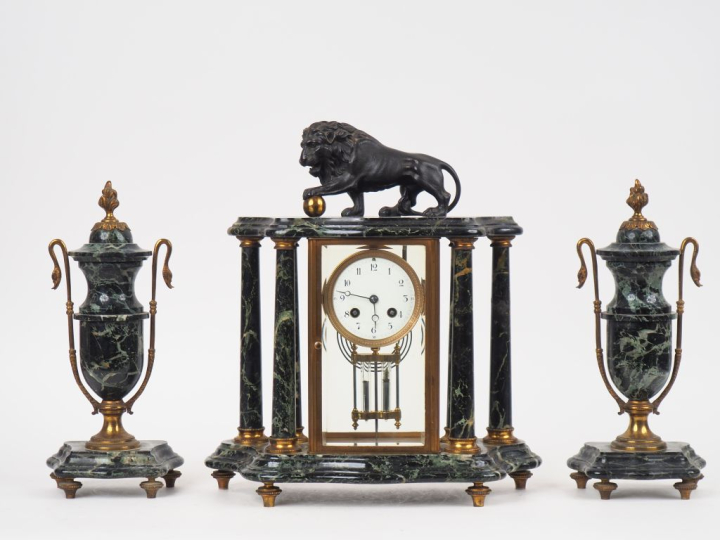 Garniture de cheminée 1900 en marbre vert, cristal et bronze à décor d