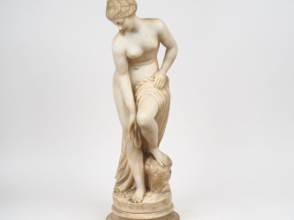 Vente aux enchères Ecole française XIXème. "baigneuse"  Sculpture en albâtre  H. 66 cm
