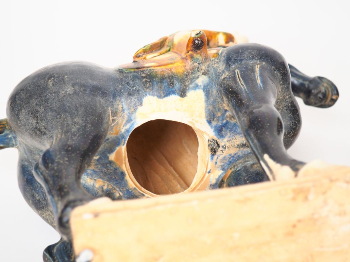 Suite de 3 sculptures en céramique polychrome figurant des cavaliers c