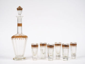 Vente aux enchères Service à liqueur en cristal émaillé et doré, comprenant : un flacon e