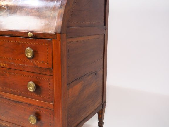 Bureau à cylindre fin XVIIIème début XIXème en noyer et marqueterie, à