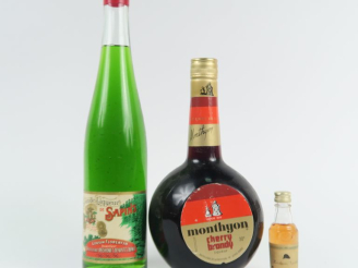 Vente aux enchères 2 BOUTEILLES : 1 LIQUEUR DE SAPIN COUSIN FLORENTIN 35° - 1 CHERRY BRAN