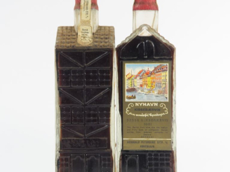 Vente aux enchères 2 BOUTEILLES LIQUEUR DANOISE NYHAVN 'KIRSEBAERVIN' - BS