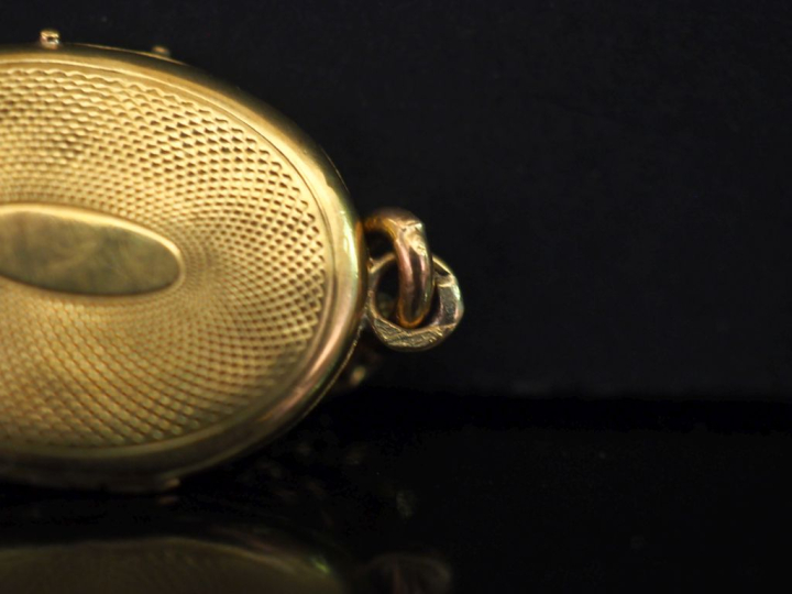 Sautoir en or jaune 750, maille forçat agrémentée de maillons ajourés 