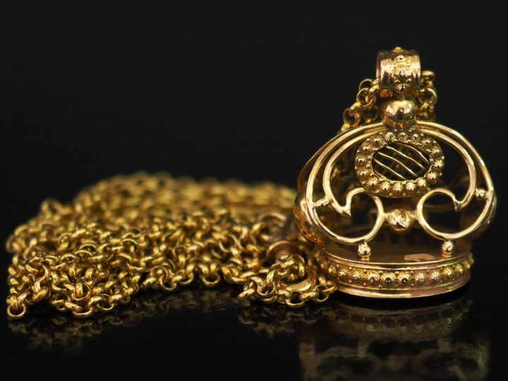 Giletière en or jaune 750, transformée en sautoir double rangs, maille