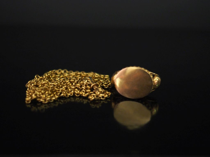 Giletière en or jaune 750, transformée en sautoir double rangs, maille