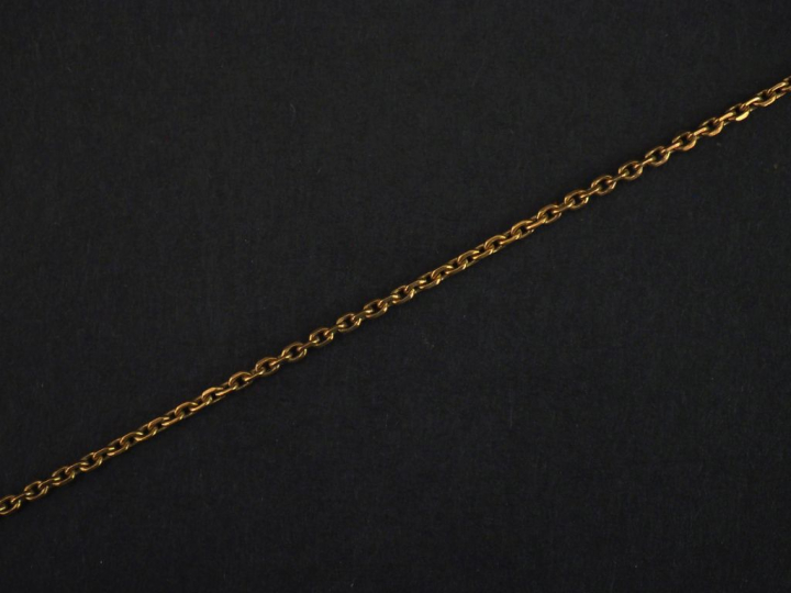 Chaine en or jaune 750, maille forçat. Poids. 2,27 g  (accidentée)   