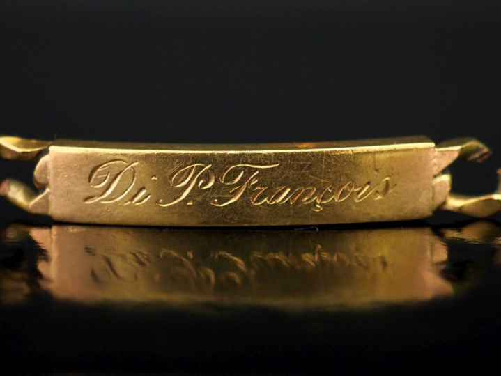 Plaque de gourmette en or jaune 750.  Gravée.  Long. 5 cm Poids. 8,42 