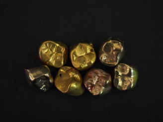 Vente aux enchères Or dentaire.  Poids. 18,06 g   