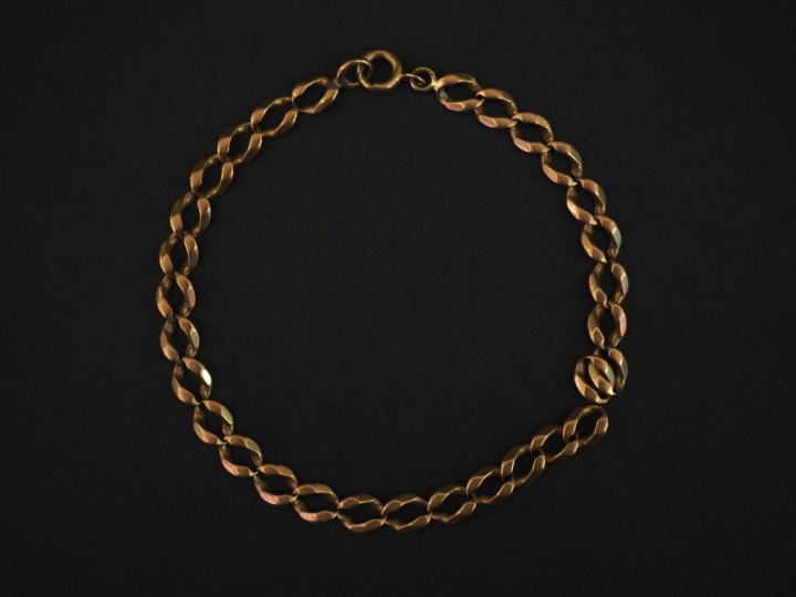 Bracelet souple en or jaune 750, maille fourmette.  Poids. 10,38 g  (a