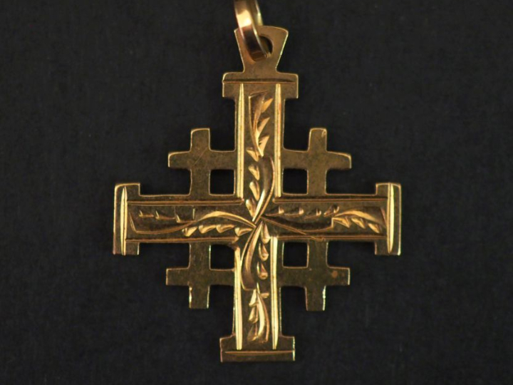 Pendentif en forme de croix de Jérusalem en or jaune 750, à décor grav