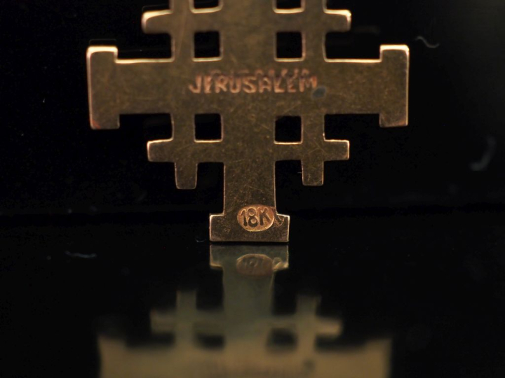 Pendentif en forme de croix de Jérusalem en or jaune 750, à décor grav