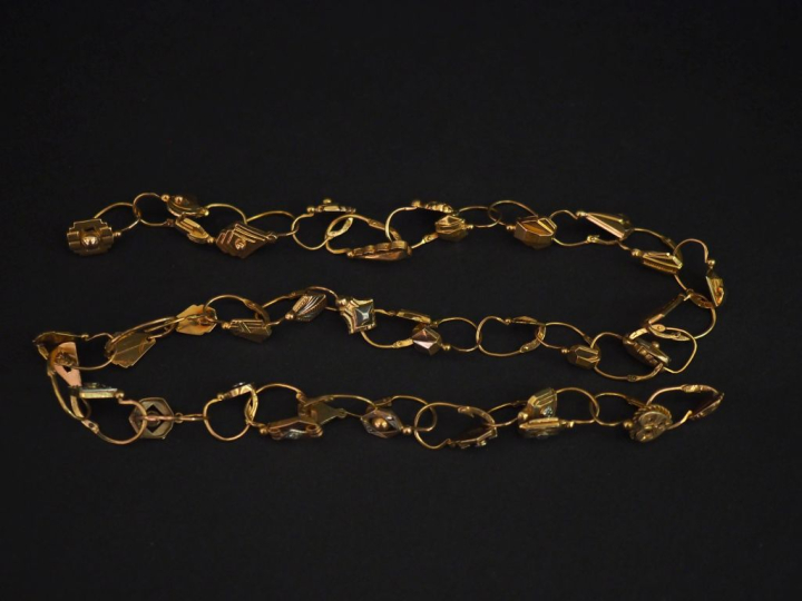 Ensemble de perces oreilles dépareillés en or jaune 750.  Poids. 13,27