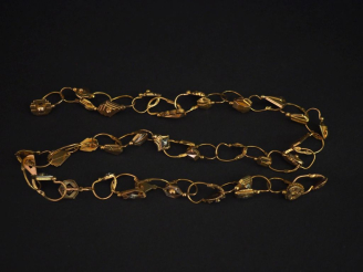 Vente aux enchères Ensemble de perces oreilles dépareillés en or jaune 750.  Poids. 13,27