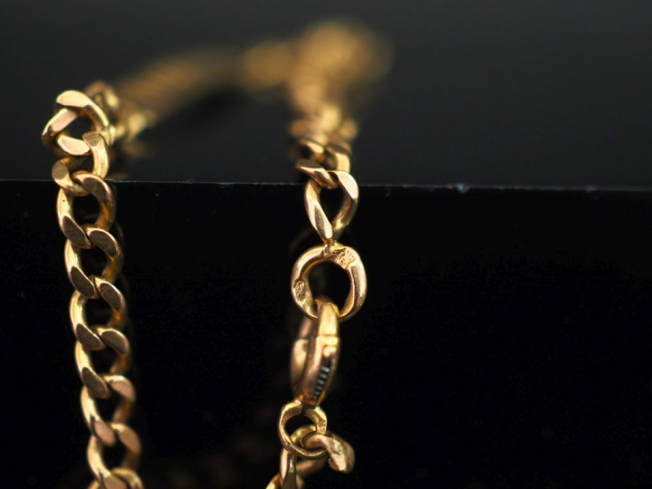 Bracelet de naissance en or jaune 750, marquée "Raphaëlle". Long. 15 c