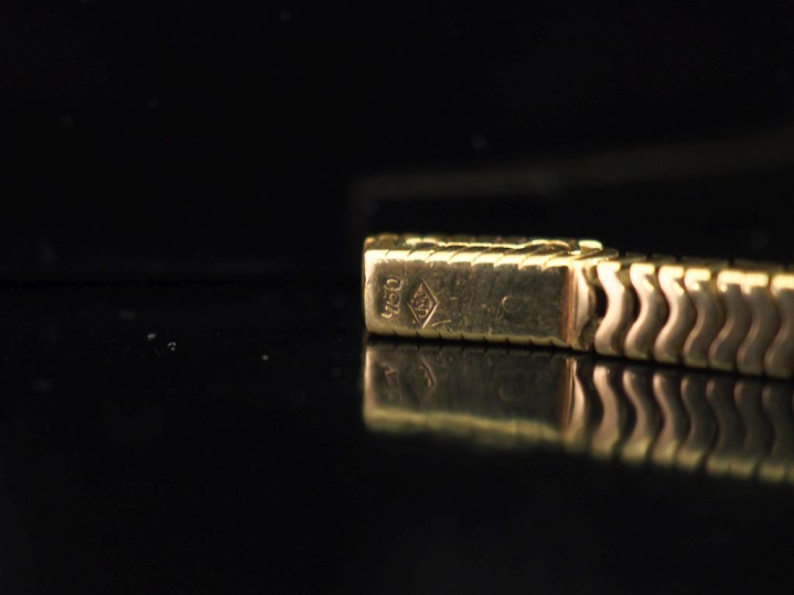 JAEGER LECOULTRE Montre bracelet de dame en or jaune 750.  Cadran rond