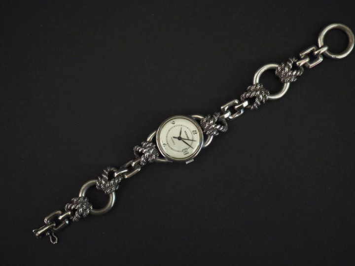 HERMES,  Montre bracelet de dame en argent 925.  Cadran rond à chiffre