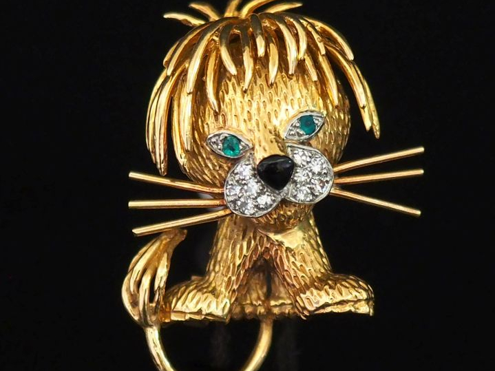 VAN CLEEF   ARPELS Broche en or jaune 750, "Lion ébouriffé". Les yeux 