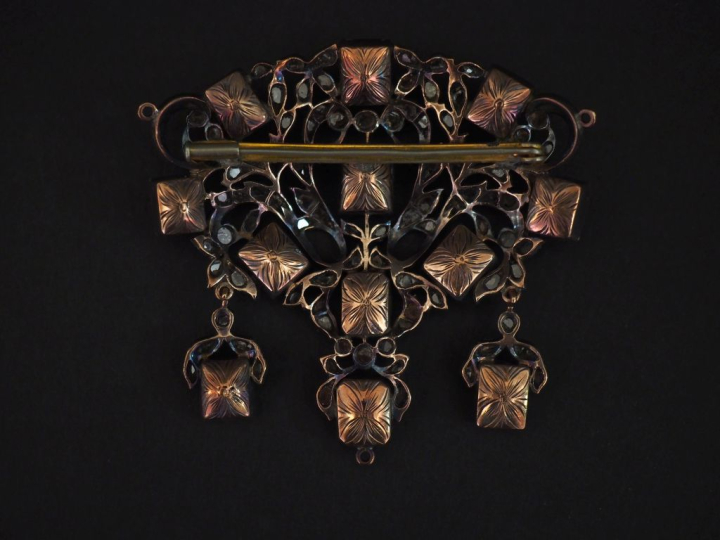 Importante broche/pendentif 1900 en argent en argent et vermeil, à déc