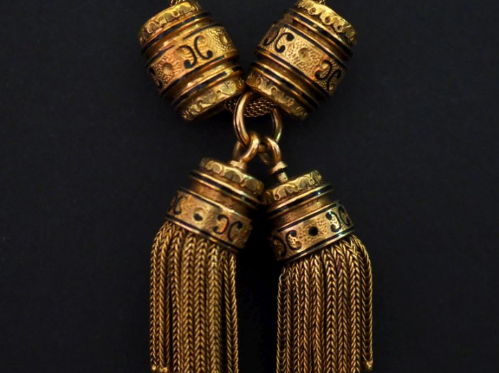 Collier Napoléon III en or jaune 750, maille dite "tubogaz", agrémenté