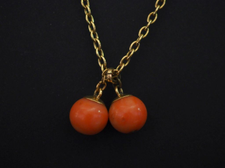 Vente aux enchères Chaine en or jaune 750, maille forçat, et un pendentif en or jaune 750