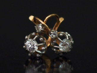 Vente aux enchères Paire de perces oreilles Napoléon III en or jaune 750, sertis d'un dia