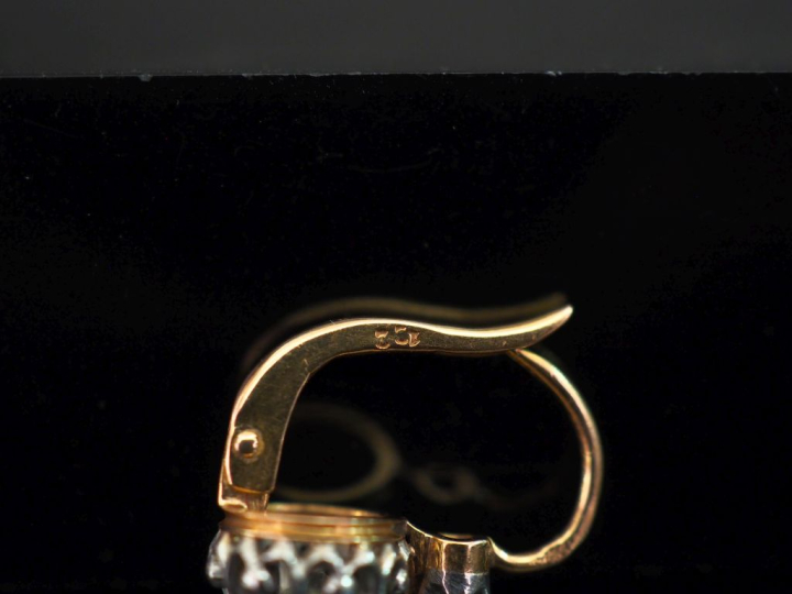 Paire de perces oreilles Napoléon III en or jaune 750, sertis d'un dia