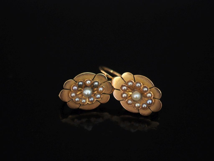 Paire de perces oreilles Napoléon III polylobée en or jaune 750, serti